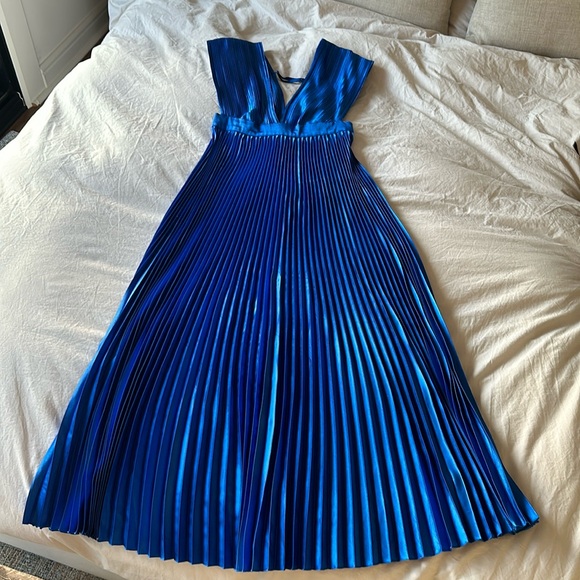 L’IDEE Gala Gown in Cobalt Blue - Picture 4 of 6